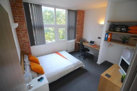 lower-brown-street-le1-5xu-995979