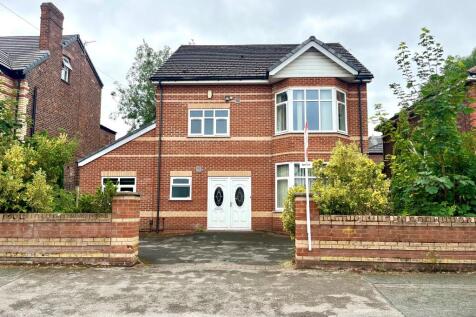 ** ROOM IN A HOUSE SHARE** Room available in a 10 bedroom house.
