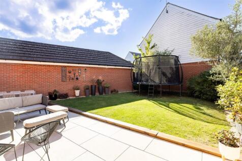 1 Boleyn Row (27).jpg