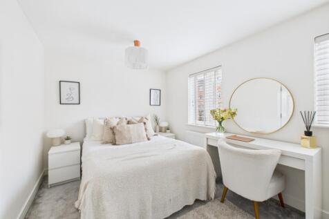 CAM03729G0-PR0079-STILL026