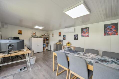 16 Craddocks Garden room.jpg