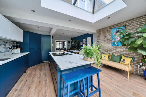 1297553-9-682f2df...