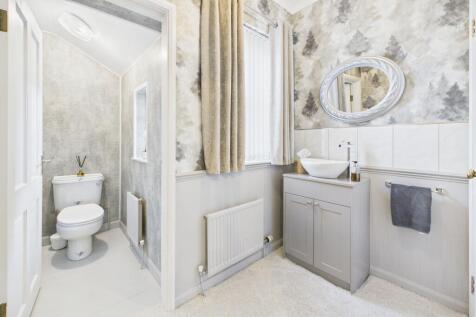 TOILET &amp; CLOAKROOM