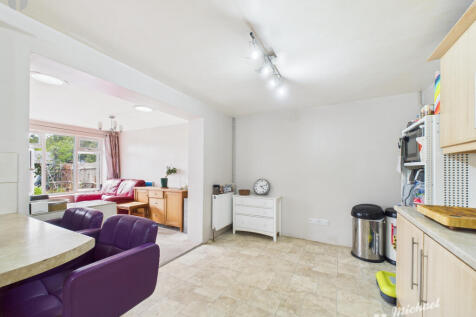 CAM03218G0-PR0750-STILL007