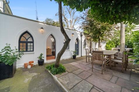 SHORT LET - A beautifully presented, fully furnished annexe available on a flexible short-let basis, ideally located on Lillie Road, just a short walk from West Brompton Underground and Overground Sta