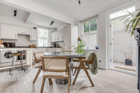 Kitchen/ Dining Room