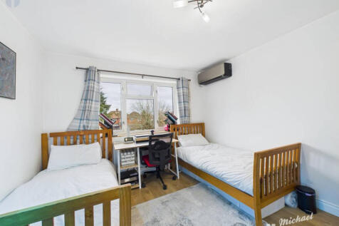 CAM03218G0-PR0852-STILL016-thumbnail-h750-70