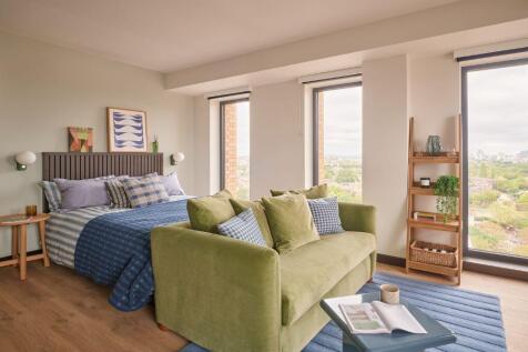 Flat in SE16 6BL