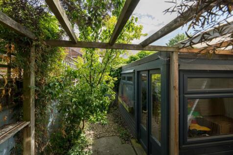 110-CaernarvonRoad-005.jpg