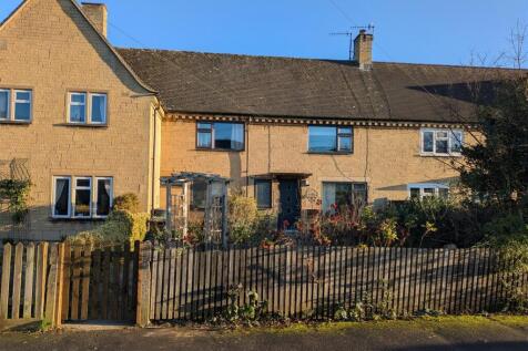 Front - 22 Rye Close.jpg