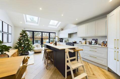 new kitchen pic 3.jpg