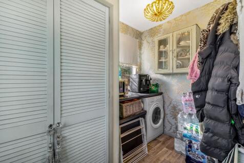Entrance Hall/Utility Room