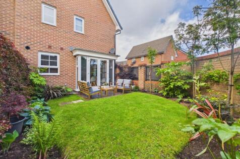 Private Walled Garden Designed for Easy Living