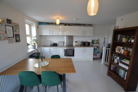 ** Zero Deposit Guarantee Available **
*ALLOCATED PARKING - UNFURNISHED* A spectacular home in modern high spec development just a short walk from Leeds city centre!