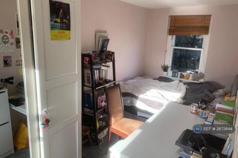 2nd Double Bedroom, Dbl Bed, Large Wardroom, Desk