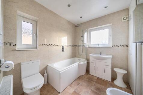 Baldwins Lane - Bathroom 1.jpg