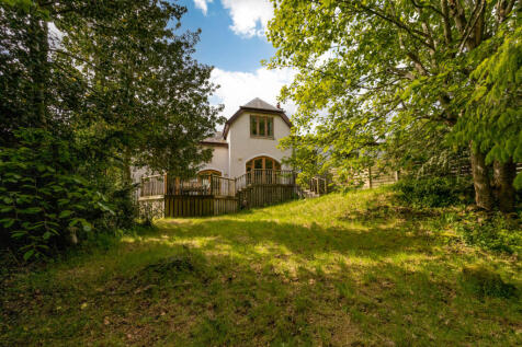 Spacious family home in Colinton set on a large p