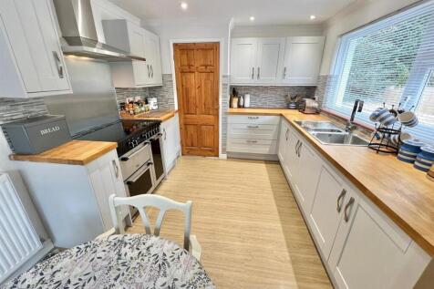 Kitchen/ Dining Room