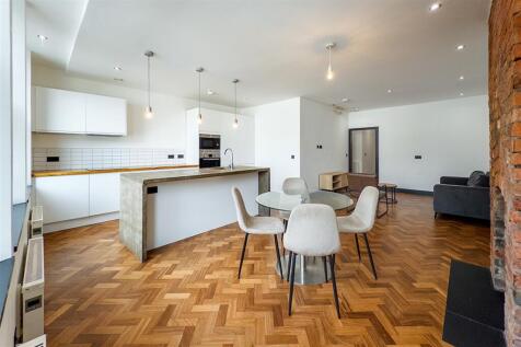 A beautifully presented three-bedroom, two-bathroom Penthouse apartment located in the heart of Manchester's vibrant Northern Quarter, within a recently redeveloped period building on Spear Street. Sp