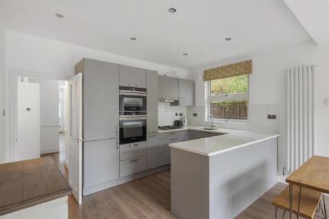 A two bedroom garden flat offering bright, well proportioned accommodation and contemporary finishes throughout.