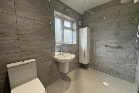 Bathroom.JPG