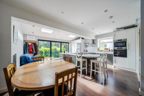 Kitchen/ Dining Room