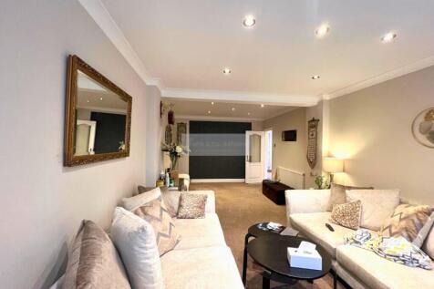 5 Bedroom Semi-Detached in TW3 3DF