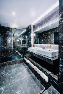 5 bed, 4 bath Apartment in Manchester - Photo 17