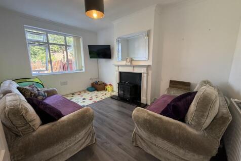 A well-presented one-bedroom semi-detached house offered unfurnished, ideal for a single professional or couple seeking a comfortable home in the popular area of Litherland. The property offers bright