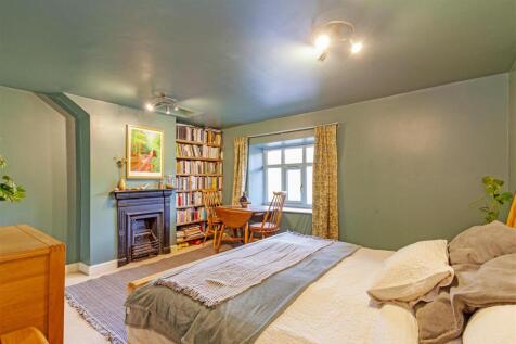 Bedroom 1-2.jpg