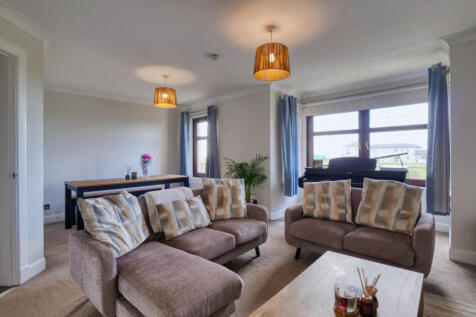 Lounge / Dining
