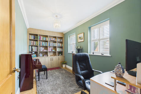 CAM04024G0-PR0028-STILL003