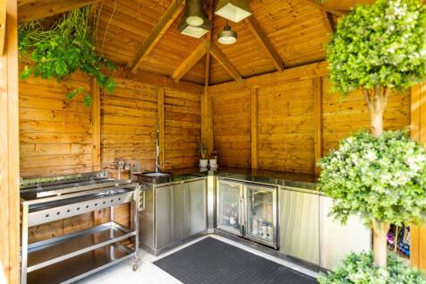 Outdoor Kitchen