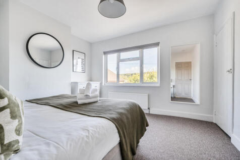 1359548-5-68da6ba...