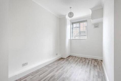 Set within a well-maintained purpose-built block, this one-bedroom flat offers a smart, modern layout just a short walk from Finsbury Park’s excellent transport links. Key features: One-bedroom flat i