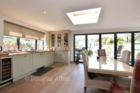 Kitchen/Dining Area