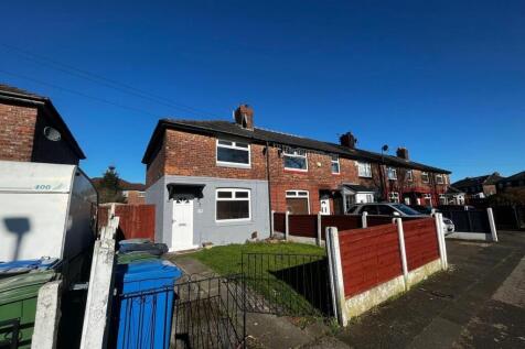 *** Zero Deposit Option (Reposit) Available!! *** *** Council Tax Band A!! *** Nestled on the charming Matlock Road in Stretford, this delightful end-terrace house offers a perfect blend of comfort an