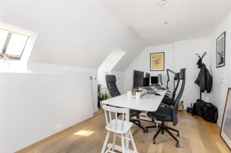 10 bed, 6 bath Detached in Edinburgh - Photo 45