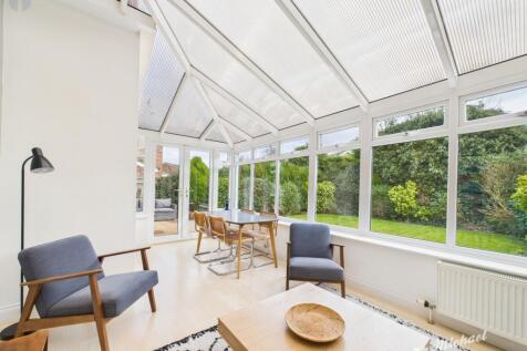 CAM03218G0-PR0565-STILL011