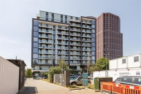 Station Approach, E17