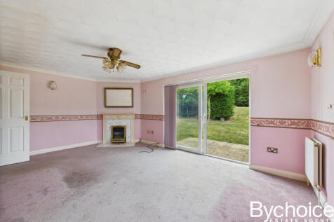 CAM05454G0-PR0030-STILL008