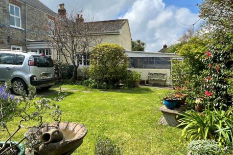 Garden &amp; Parking &amp; Outbuildings