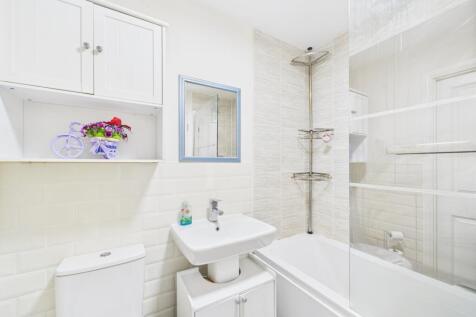 CAM02023G0-PR0153-STILL018