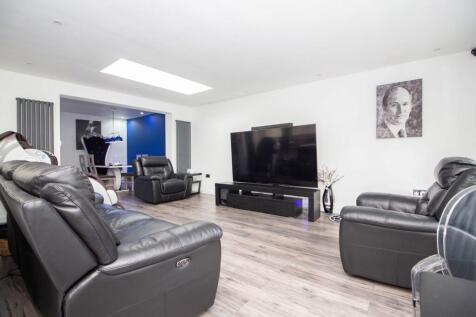 Kitchen / Entertaining Area
