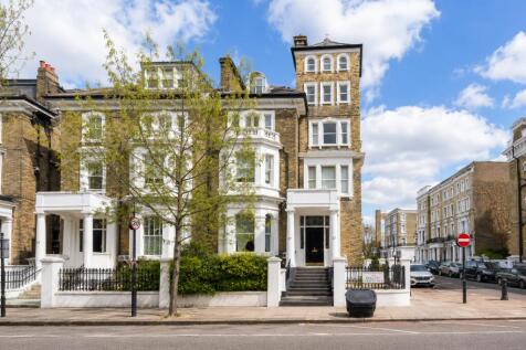 Available in August - Elegant one bedroom first floor flat in a handsome period building in Chelsea, with high ceilings, excellent natural light, spacious reception room, quiet double bedroom, modern