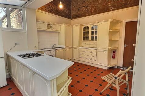 3 Bedroom Flat in NE2 3AQ