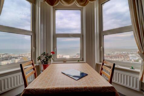 Living room view ii.jpg