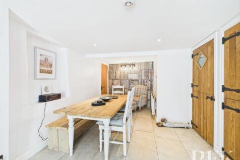 Open Plan Living/Dining Area