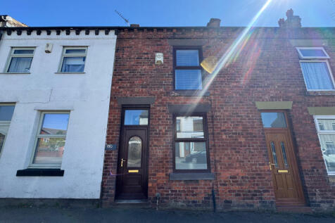 3 bed terraced house for sale Castle Hill Road, H