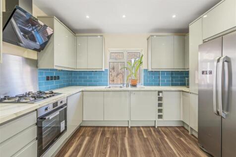 49 Orchard Way Ashford TW15 3AU-14.JPG
